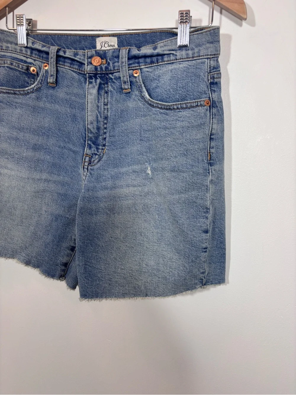 J. CREW Women’s Long Denim SHORTS in Norwalk Wash Raw Hem Size 27 Style AV252